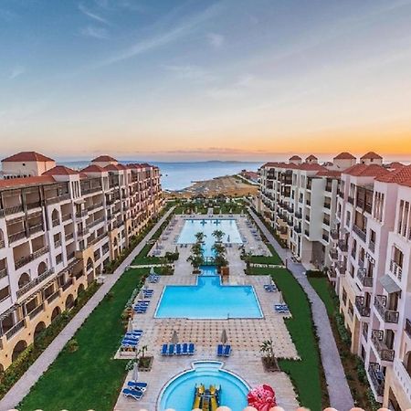 Premium Sea View 2 Bedrooms 2 Bathrooms Apartment Located Within Gravity Hotel & Aquapark Хургада Экстерьер фото